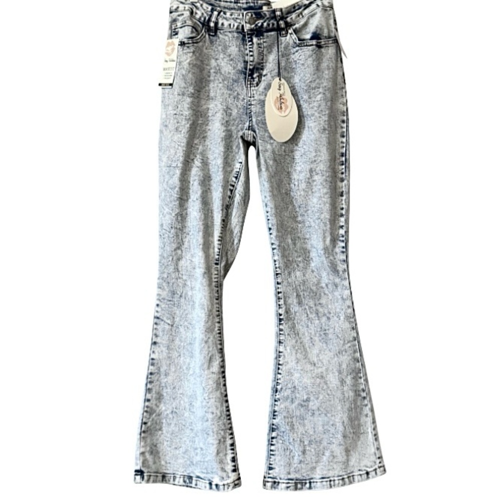 Cute Blue-Grey Acid Wash Midrise Bootcut Jeans NWT 17